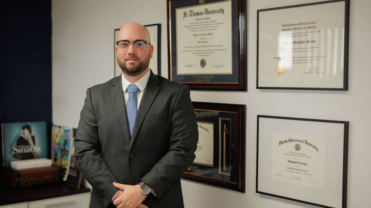 Logros Destacados - Abogado Peraza